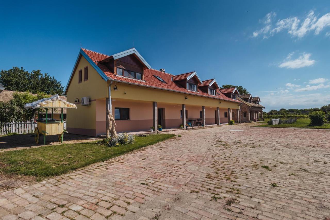 Bed and Breakfast Sobe Kod Baje - Baranjska Kuca Karanac Exterior foto