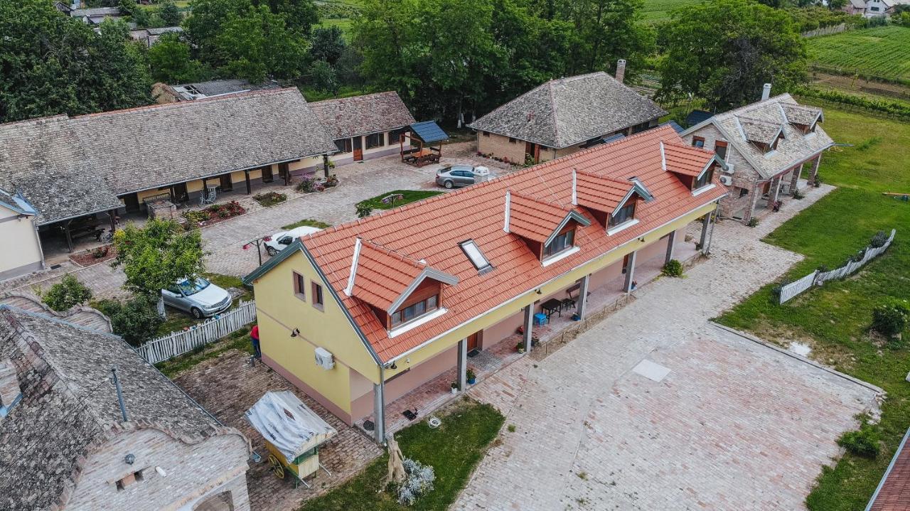 Bed and Breakfast Sobe Kod Baje - Baranjska Kuca Karanac Exterior foto